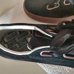 Puma corduroy shoes with bow shoe strings